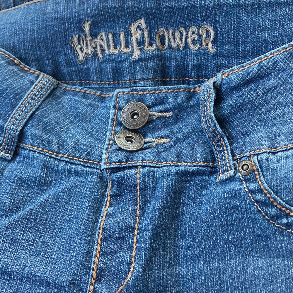 WALL FLOWER TEEN JEANS SIZE 11 stretch slightly distressed